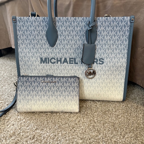 Michael Kors Miralla medium tote - Picture 1 of 10